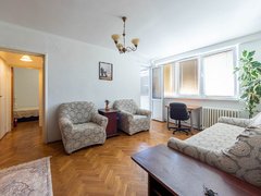 Tineretului, stradal, vizavi de parc, bloc reabilitat